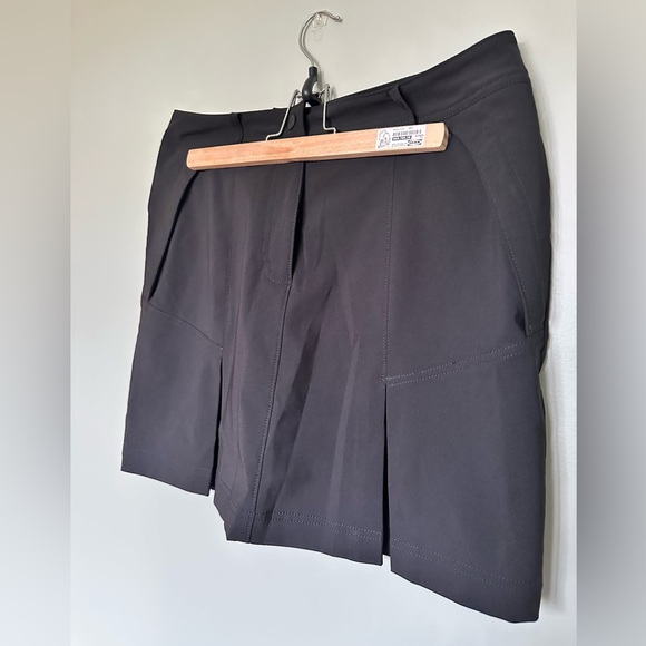 Annika by Cutter & Buck Sz 8 Black Golf Skort - Picture 5 of 5